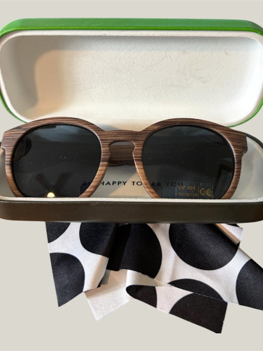 KATE SPADE SUNGLASS CASE WITH UNBRANDED SUNGLASSES - Picture 2 of 3